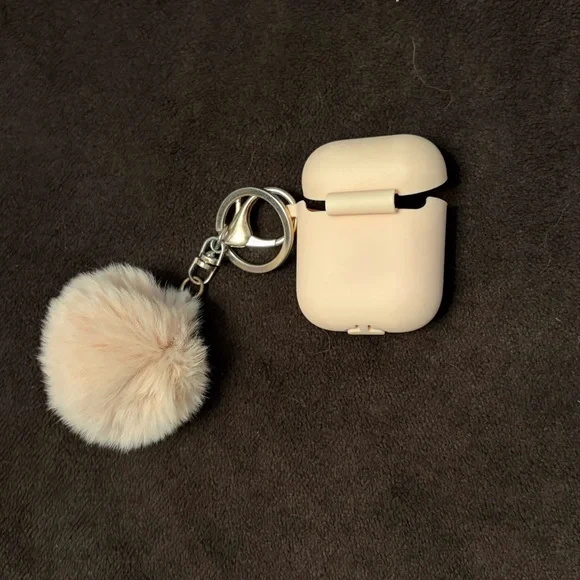 Pom Pom Keychain AirPods Case - Picture 2 of 5